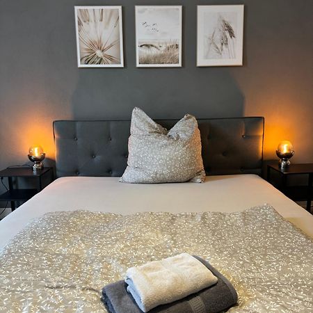 Halle  Appartement "Nina"Im Dachgeschoss, Inklusive Parkplatz מראה חיצוני תמונה
